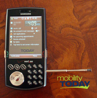 Illustration for article titled Spy Shots Emerge of AT&T 8925, Verizon i-760 and XV6800 Phones
